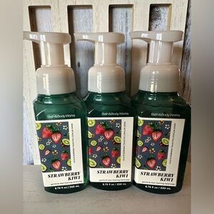 Bath & Body Works STRAWBERRY KIWI Gentle Foaming Hand Soap 8.75 fl oz Lot Of 3
